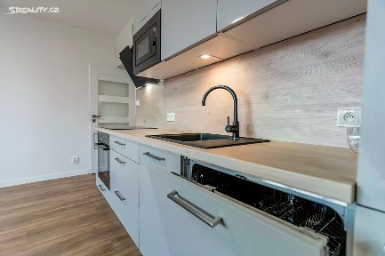 Prodej bytu 1+kk 29 m² Družby, Vsetín