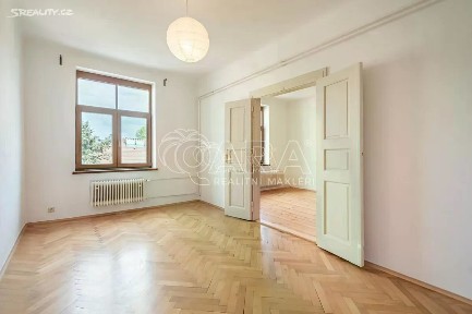 Pronájem bytu 3+1 65 m² U hráze, Praha - Strašnice