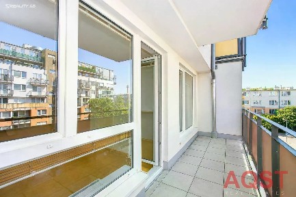 Prodej bytu 2+kk 55 m² Pod Harfou, Praha - Vysočany