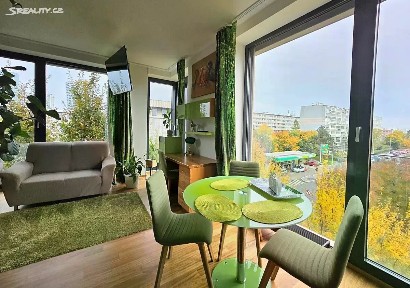 Pronájem bytu 1+kk 45 m² Praha - Nusle