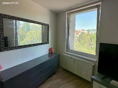 Prodej bytu 1+kk 23 m² Hornoměcholupská, Praha - Hostivař