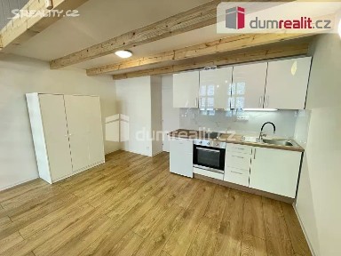 Pronájem bytu 1+kk 42 m² Na Valentince, Praha - Smíchov