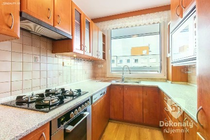 Pronájem bytu 3+1 70 m² Na Komořsku, Praha - Komořany
