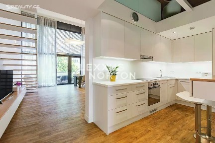 Pronájem bytu 3+1 150 m² Na Maninách, Praha - Holešovice