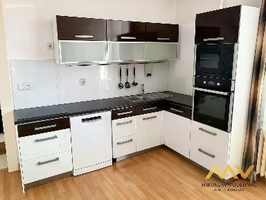 Pronájem bytu 4+1 129 m² Ludovíta Štúra, Hradec Králové