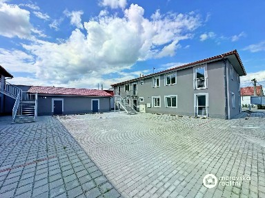 Pronájem bytu 2+1 55 m² Vémyslice