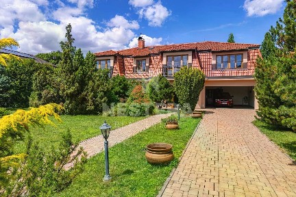 Prodej vily 444 m², pozemek 2325 m² Průběžná, Vestec