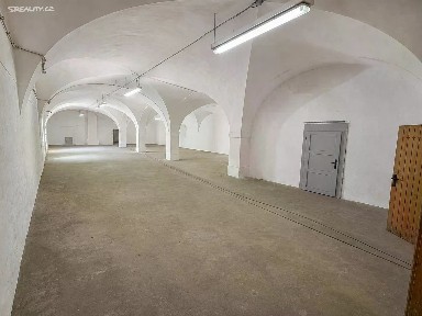 Pronájem skladového prostoru 605 m²