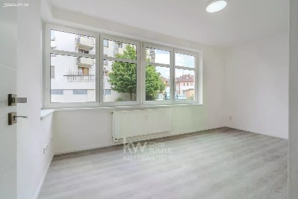 Pronájem bytu 2+kk 45 m² Za černým mostem, Praha - Kyje