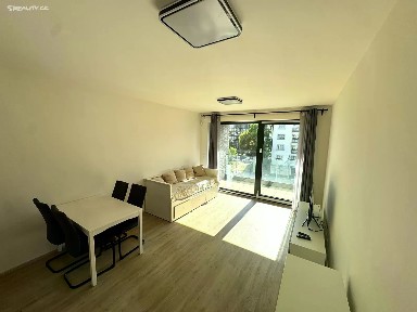 Pronájem bytu 1+kk 30 m² Tetauerova, Praha - Žižkov