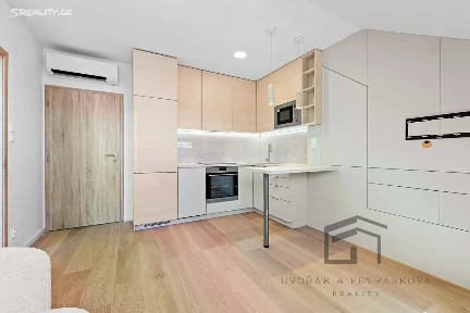 Pronájem bytu 2+kk 36 m² U Křížku, Praha - Nusle