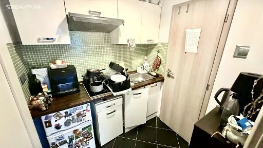 Pronájem bytu 1+kk 23 m² Kouřimská, Praha - Vinohrady