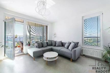 Prodej bytu 3+kk 80 m² Nad přehradou, Praha - Horní Měcholupy