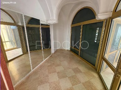 Pronájem obchodního prostoru 8 m² Smetanovo nábřeží, Praha - Staré Město
