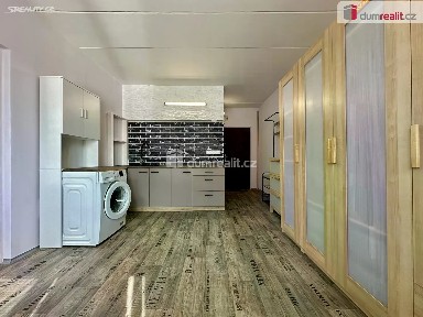 Prodej bytu 1+1 38 m² Chomutovská, Karlovy Vary - Rybáře
