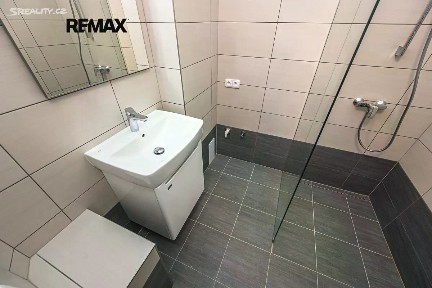 Pronájem bytu 2+kk 49 m² Pod statky, Praha - Kobylisy
