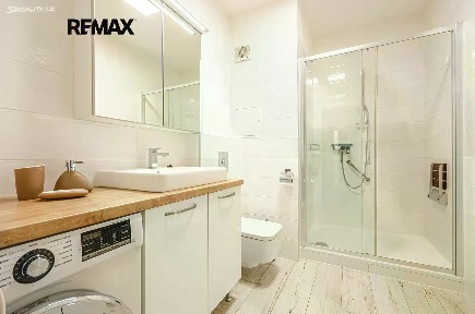 Pronájem bytu 2+kk 46 m² Mikanova, Praha - Záběhlice