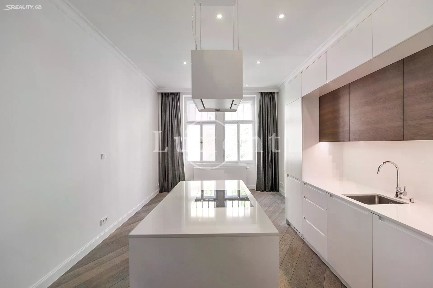 Pronájem bytu 2+kk 54 m² náměstí Jiřího z Poděbrad, Praha - Vinohrady