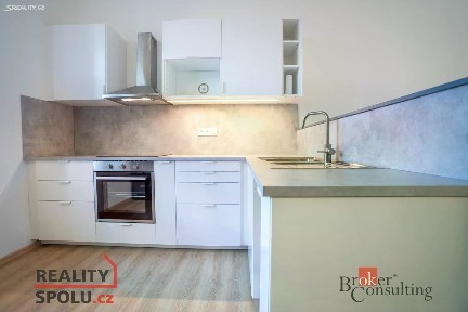 Pronájem bytu 2+kk 47 m² Zámecká, Stěžery