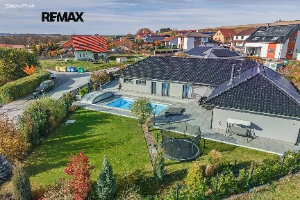 Prodej rodinného domu 220 m², pozemek 1036 m² Královice