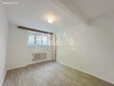 Pronájem bytu 1+kk 39 m² Volyňská, Praha - Vršovice