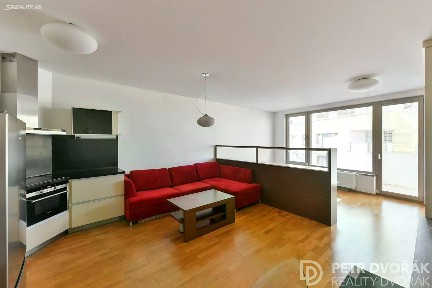 Pronájem bytu 1+kk 48 m² Jeseniova, Praha - Žižkov