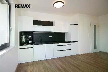Pronájem bytu 1+kk 34 m² Kardašovská, Praha - Hloubětín