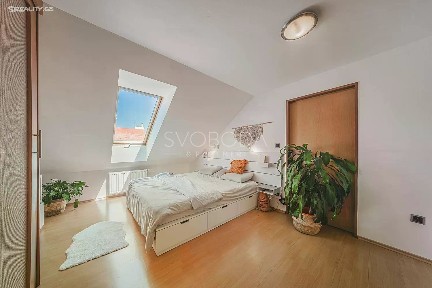 Hradec Králové, Gočárova třída, 9