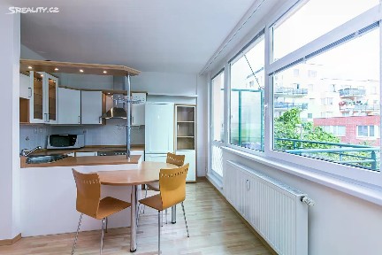 Pronájem bytu 1+kk 36 m² Voskovcova, Praha - Hlubočepy
