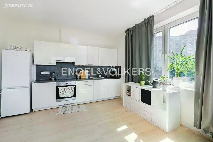 Pronájem bytu 2+kk 50 m² Větrovcova, Praha - Modřany