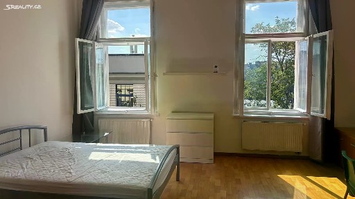 Pronájem bytu 1+kk 35 m² Nitranská, Praha - Vinohrady