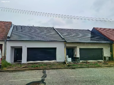 Hlavní, Pouzdřany