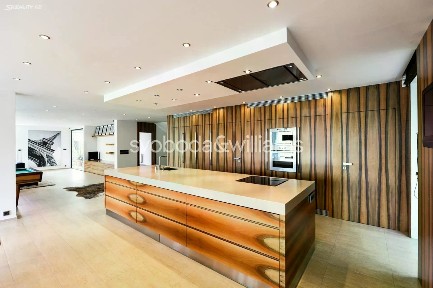 Pronájem rodinného domu 530 m², pozemek 2218 m² Králův Dvůr - Křižatky