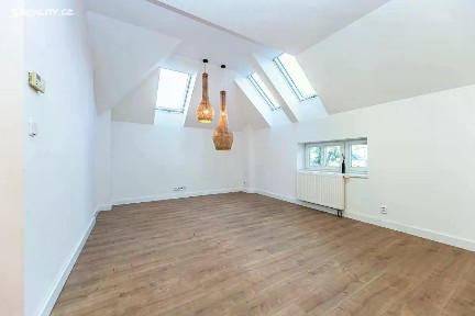 Pronájem bytu 2+kk 47 m² Valčíkova, Praha - Libeň