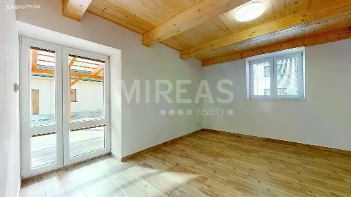 Pronájem rodinného domu 65 m², pozemek 758 m² Straky