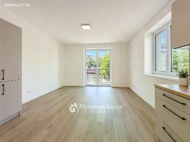Pronájem bytu 3+kk 81 m² Vančurova, Znojmo