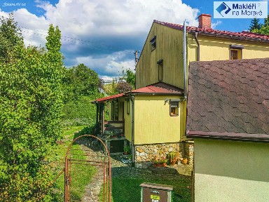 Prodej rodinného domu 223 m², pozemek 1019 m² Návsí