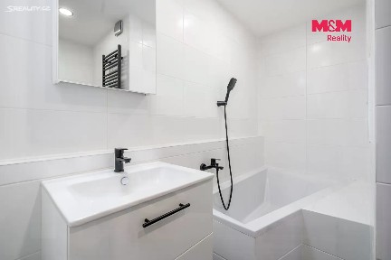 Pronájem bytu 3+1 49 m² Vítězslava Nezvala, Chomutov