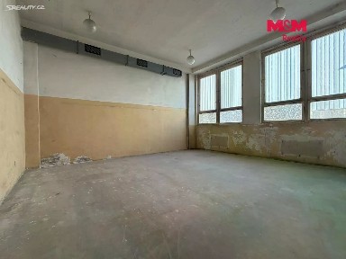 Pronájem skladového prostoru 996 m²