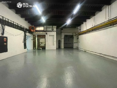 Pronájem výrobní haly, prostoru 698 m²