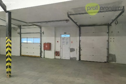 Pronájem skladového prostoru 698 m²