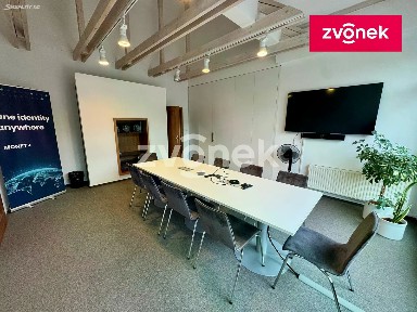 Pronájem kanceláře 460 m²