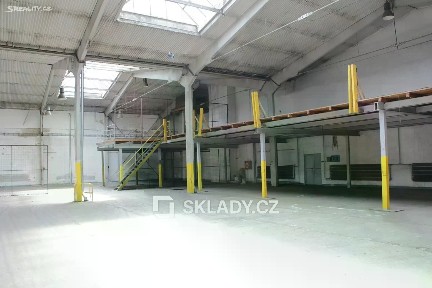 Pronájem skladového prostoru 820 m²