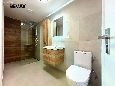 Pronájem bytu 2+kk 50 m² V Chaloupkách, Ořech