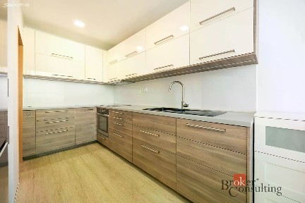 Pronájem bytu 3+1 74 m² Pod Lysinami, Praha - Hodkovičky