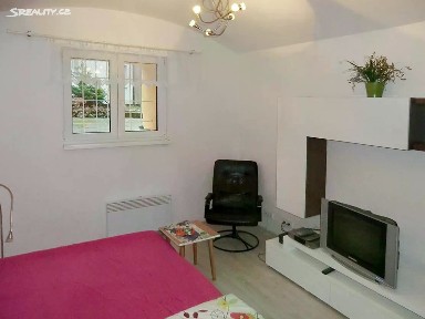 Pronájem bytu 1+kk 23 m² Šlikova, Praha - Břevnov