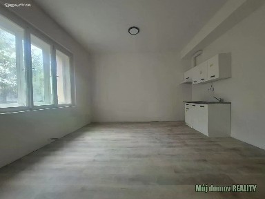 Pronájem bytu 1+kk 30 m² Praha - Libeň