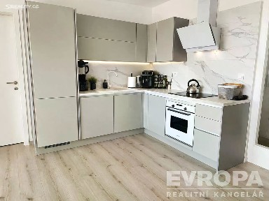 Pronájem bytu 2+kk 58 m² Pražská třída, Hradec Králové - Kukleny