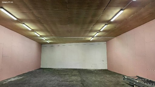 Pronájem skladového prostoru 220 m²