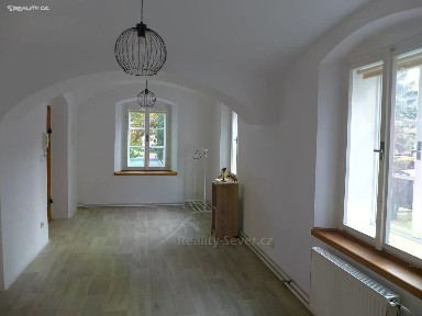 Pronájem bytu 1+kk 30 m² Palackého náměstí, Nový Bor